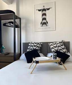 STUDIO - PRAIA de BOTAFOGO - 400m do Metrô Botafogo - Excelente Localização - Bares, Restaurantes e 2 Grandes Shoppings - Portaria 24h - Wi Fi - TV Claro e Steams