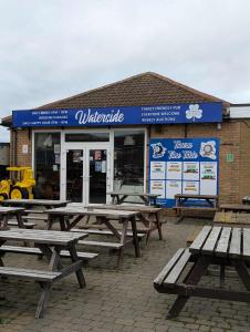 CHAPEL ST LEONARDS- EN-SUITE -2 Bedrooms -Sleeps 6-Pets Welcome-