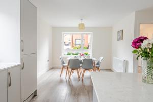 4 bedroom house ideal for contractors & families