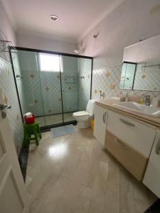 Quarto amplo e confortável