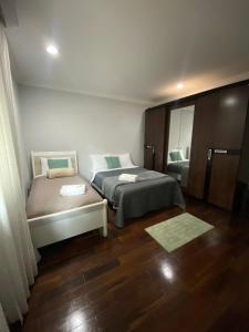 Quarto amplo e confortável