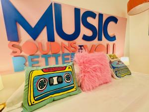 MELA 6BHK 500m Beach I GSet I Staff I Pool I Wifi