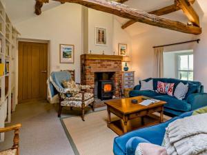 6 Bed in Martindale 95344