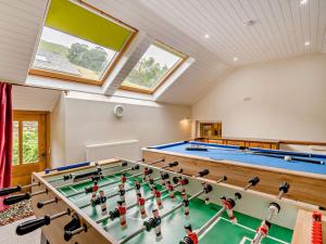 6 Bed in Martindale 95344