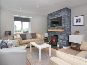 4 Bed in Borrowdale SZ219