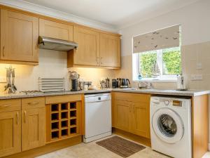 2 Bed in Colwell Bay IC013