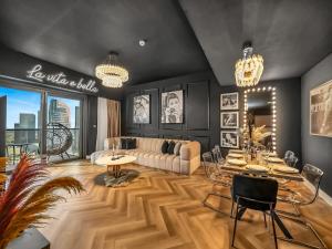 Fountain view Golden Era Cinema-Inspired 4BR APT