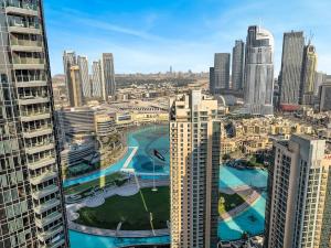 Fountain view Golden Era Cinema-Inspired 4BR APT