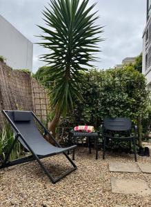 Modern Seaside Stay and 200m to Camps Bay Beach