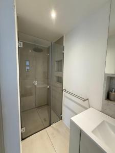 Modern Seaside Stay and 200m to Camps Bay Beach