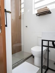 STUDIO - Rua da Passagem - 450m do Metrô Botafogo - Excelente Localização - Bares, Restaurantes e 2 Grandes Shoppings - Portaria 24h - Wi Fi - TV Claro e Streams