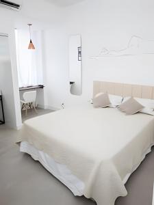 STUDIO - Rua da Passagem - 450m do Metrô Botafogo - Excelente Localização - Bares, Restaurantes e 2 Grandes Shoppings - Portaria 24h - Wi Fi - TV Claro e Streams