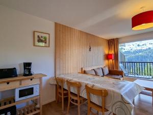 Appartement spacieux avec balcon, animaux admis, centre station et parking en option - FR-1-425-125