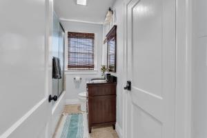 roomstr North Carolina Room 1 Bedroom in South Tampa with Shared Full Bathroom & FREE COFFEE