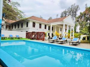 Amani Safari Lodge and Restaurant