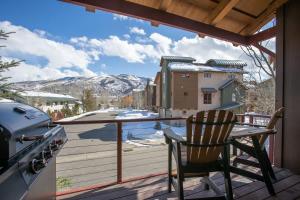 Majestic Mountain Family Escape