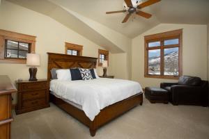 Majestic Mountain Family Escape