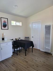 Comfy, independent 1 bedroom guest suite in Orcutt