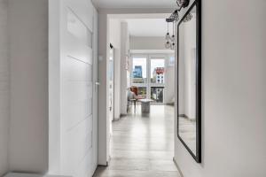 Żelazna Cozy Nest Apartment by BookingHost