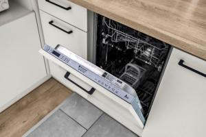 Żelazna Cozy Nest Apartment by BookingHost