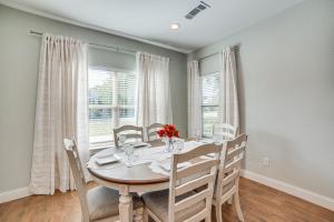 Pet-Friendly Stay Walk to Park and Lake Lewisville!