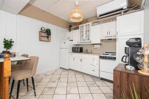 Walk to the Beach & Boardwalk! 2 BDR Family Condo!