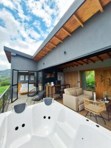 FORESTA - Cabaña moderna con vista a la piedra