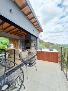 FORESTA - Cabaña moderna con vista a la piedra