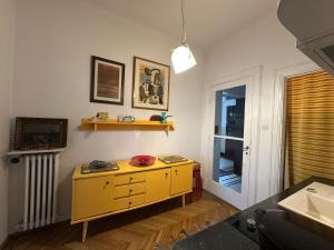 Cozy Central Skyline Apartment