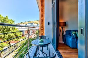 Spacious Docklands apartment close to V & A Waterfront