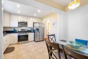 La Jolla Village Escape - Walk to Everything