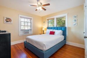 La Jolla Village Escape - Walk to Everything