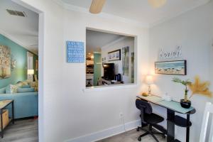 Beach and Heated Pool Access! Condo in Port Aransas