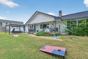Walk to Lake Texoma Family-Friendly Retreat