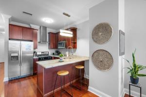 Luxury Studio Loft - Rooftop View & Pool