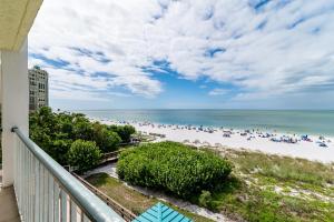 Breathtaking Sunsets @ This Beachfront Beauty, On-Site RestaurantTiki Bar