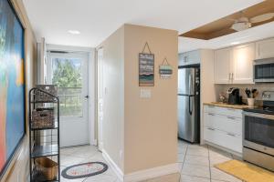 Walk To Beach I Marco Island Tropical Retreat