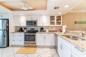 Walk To Beach I Marco Island Tropical Retreat