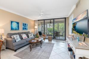 Walk To Beach I Marco Island Tropical Retreat