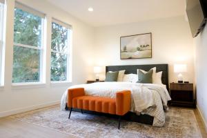 Newly Remodeled Luxury Home With Fireplace In Downtown