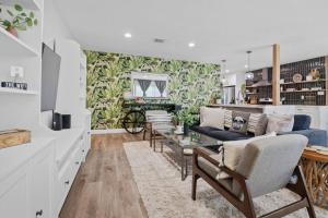 Pool House Retreat near LAX, SoFi & Beach