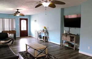 Walk to beach Galveston Getaway