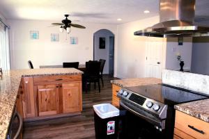 Walk to beach Galveston Getaway