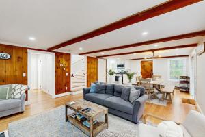 3BR House Close to Beach Large Yard and Deck!