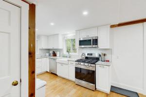 3BR House Close to Beach Large Yard and Deck!