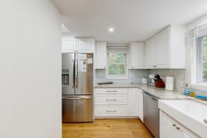 3BR House Close to Beach Large Yard and Deck!