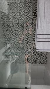 Suíte externa de casa em condomínio fechado