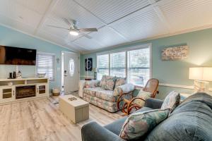 Walk to Beach! Surfside Beach Family Bungalow