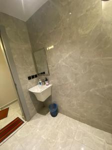 Modern studio alramal near to the airport