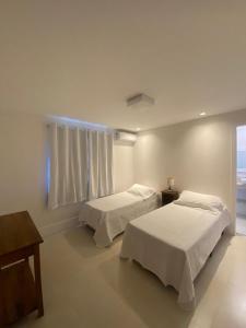 Casa com 4 suítes perto da praia